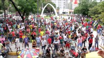 Trabalhadores da construção civil, em greve, protestam em Fortaleza