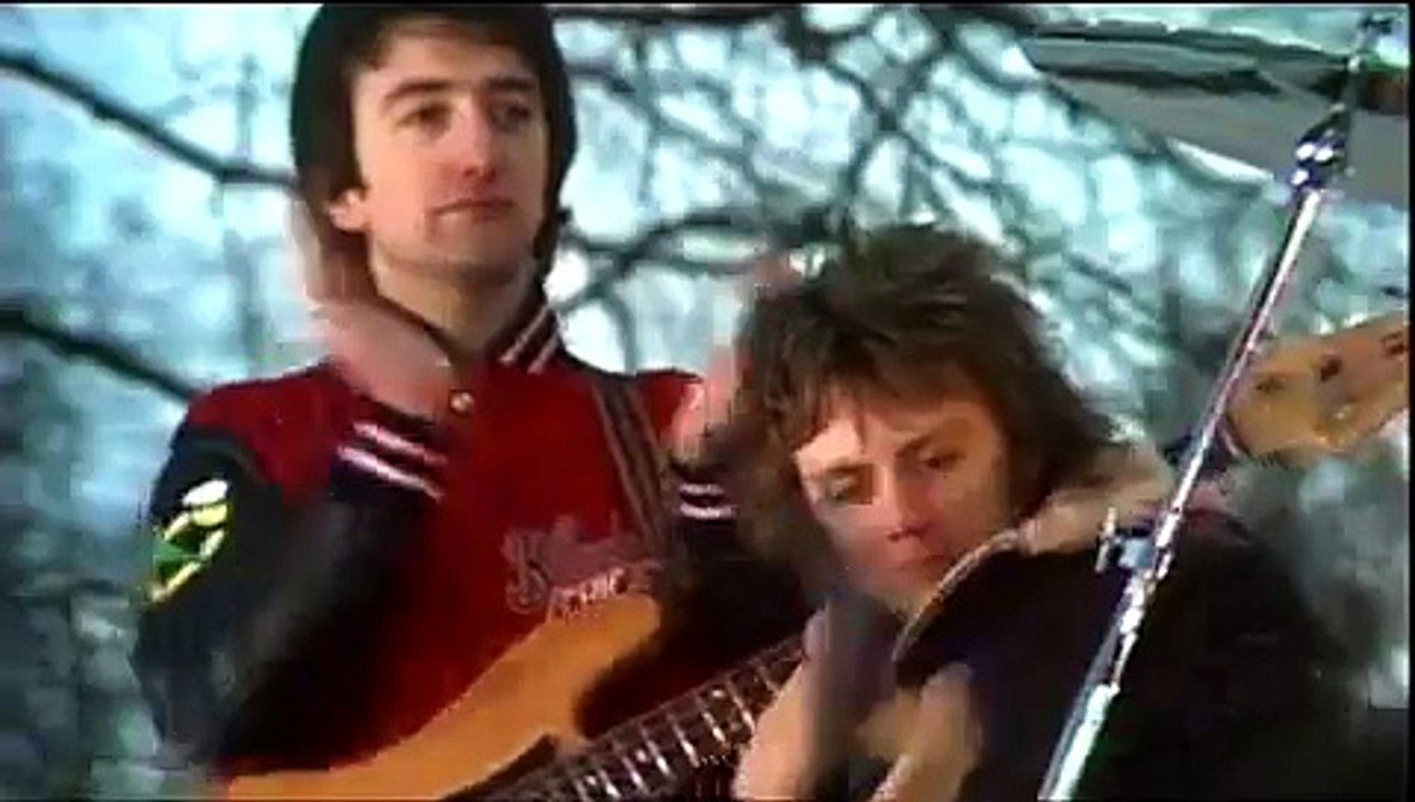 Queen - We Will Rock You
