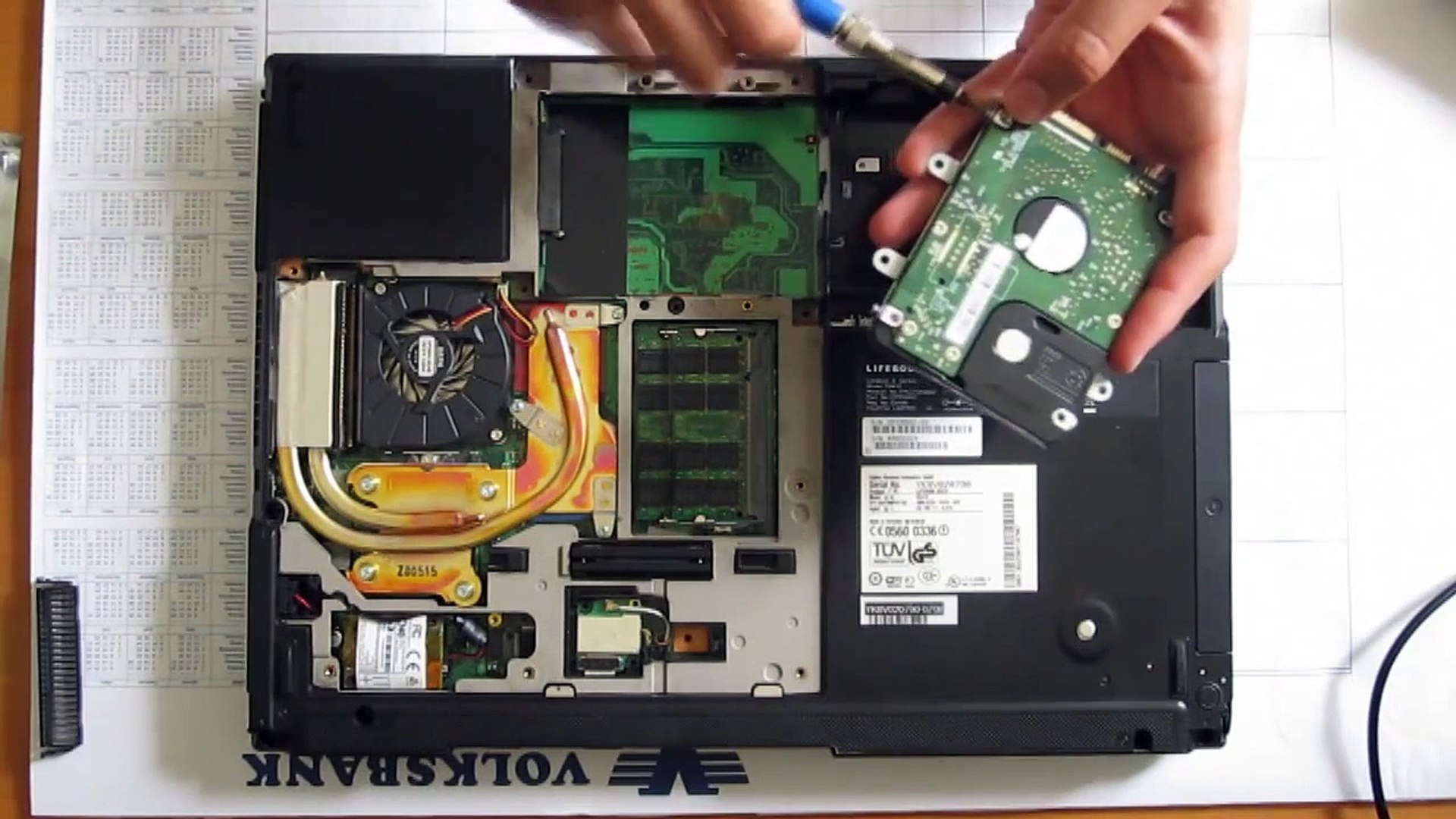 HOW TO REPLACE/UPGRADE A NOTEBOOK HARD DRIVE (Fujitsu Lifebook E8410) -  video Dailymotion