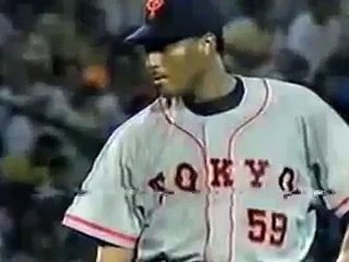 ガルベス、球審橘高にボールを投げつけ乱闘