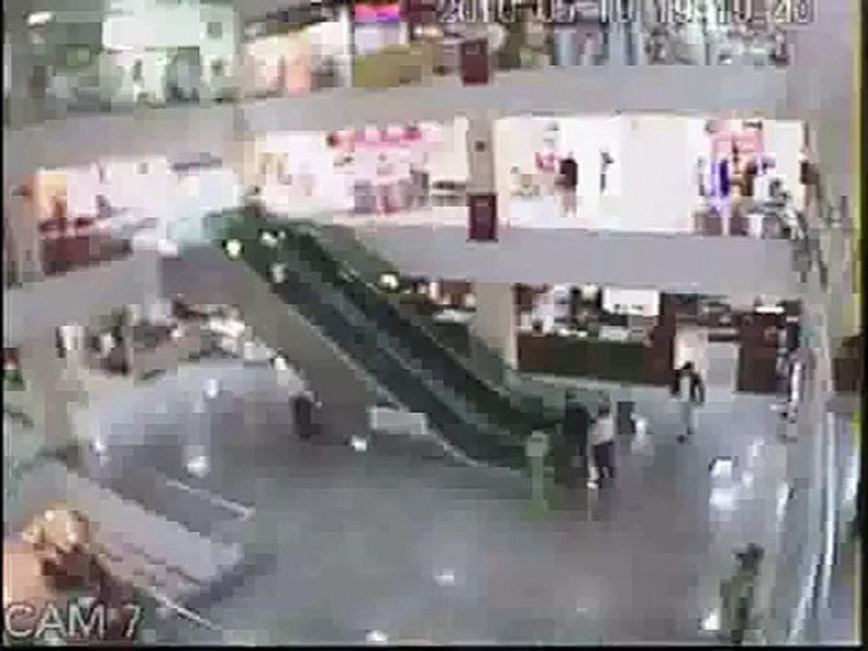 Boy Falls from Top of Escalator Turkey