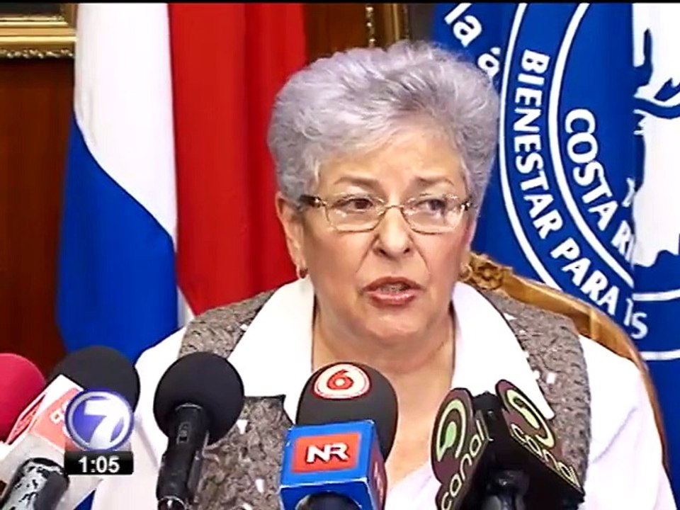 Continúa disputa por permisos para fiestas típicas de Santa Cruz