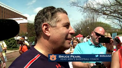 Bruce Pearl goes in the dunk tank for charity