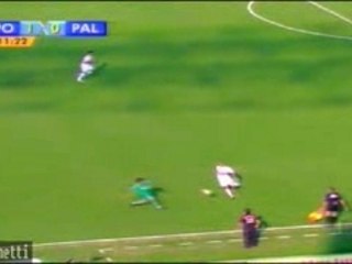 Rogerio ceni quase perdendo a bola