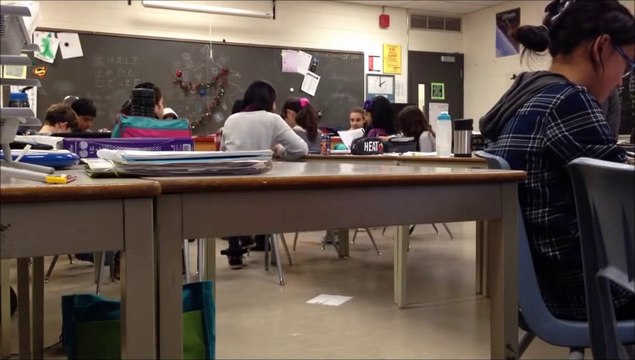Entire class pranks teacher plaing dead during course!