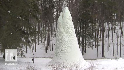 A fountain in NY is now a 5 story 'ice volcano' thanks to the cold