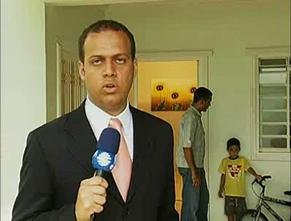 Criança corte no vaso