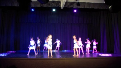 LA REINE DES NEIGES par les 5/6 ans Gala Romilly 2015