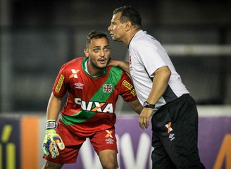 Celso Roth analisa o que falta para o Vasco deslanchar