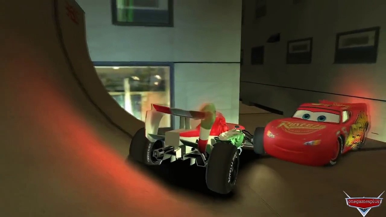 Francesco Bernoulli VS Lightning McQueen Algonquin Stunt Ramp Disney cars