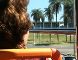 Ônibus leva passageiros aos principais pontos turísticos de Brasília