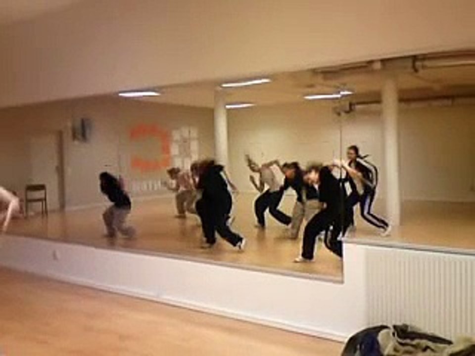 Uppsala DC, Feminine vibe n3 VT´10 - Lady Gaga Telephone.MP4