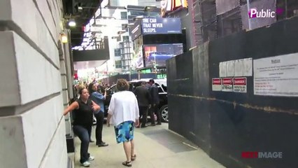 Exclu Vidéo : Caitlyn Jenner : elle dégaine le gros décolleté pour une soirée à Broadway !