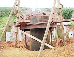 Jornal local: Homem buraco