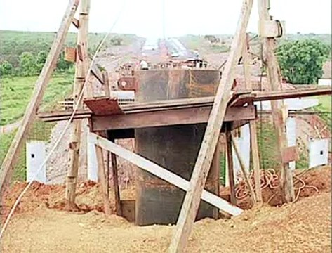 Jornal local: Homem buraco