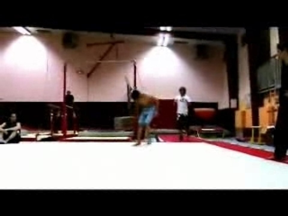 Acrobats_crazy_moves