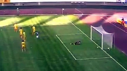 Footballer Celebrates A Goal By PROPOSING To His Girlfriend