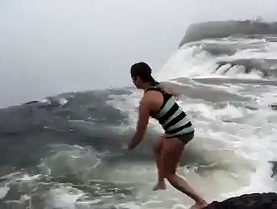 DEVIL’S  at POOL AMAZING video with cute girls-pk Maza