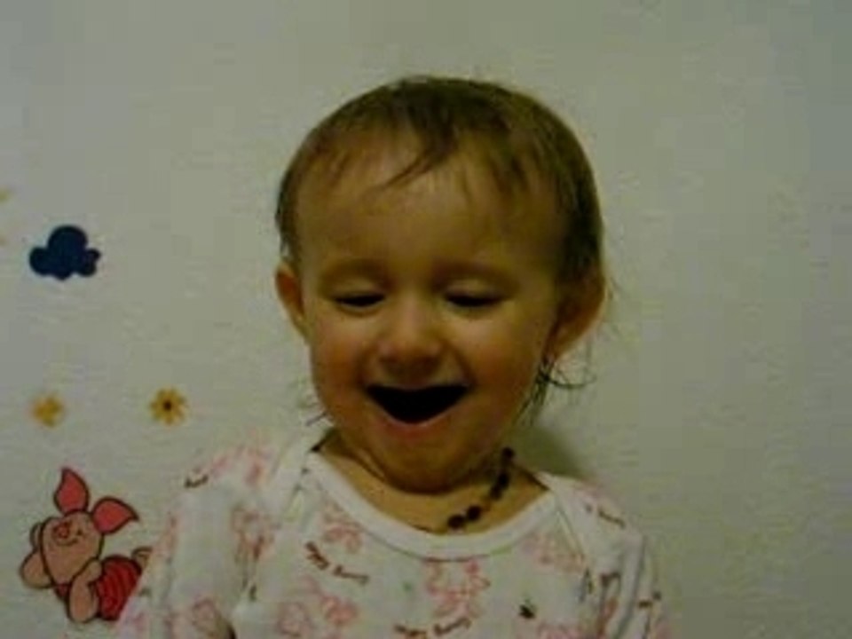 Bébé chante