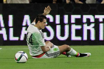 Javier Hernandez fractures collarbone in Mexico friendly vs Honduras (2015)