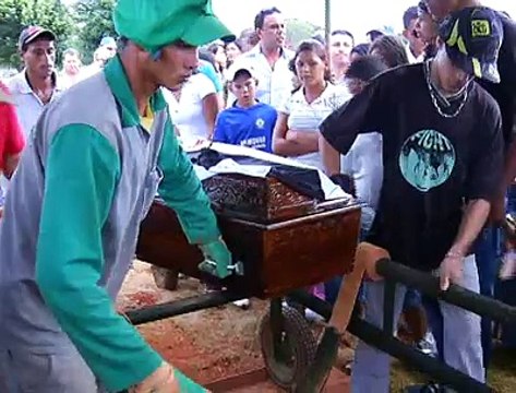 Jornal Local - Enterro menino