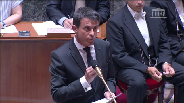 Valls tacle Sarkozy sur ses analyses trop rapides de la situation grecque
