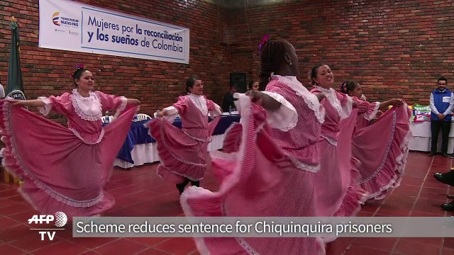 Ex-guerrillas graduate in peace course at Colombian prison