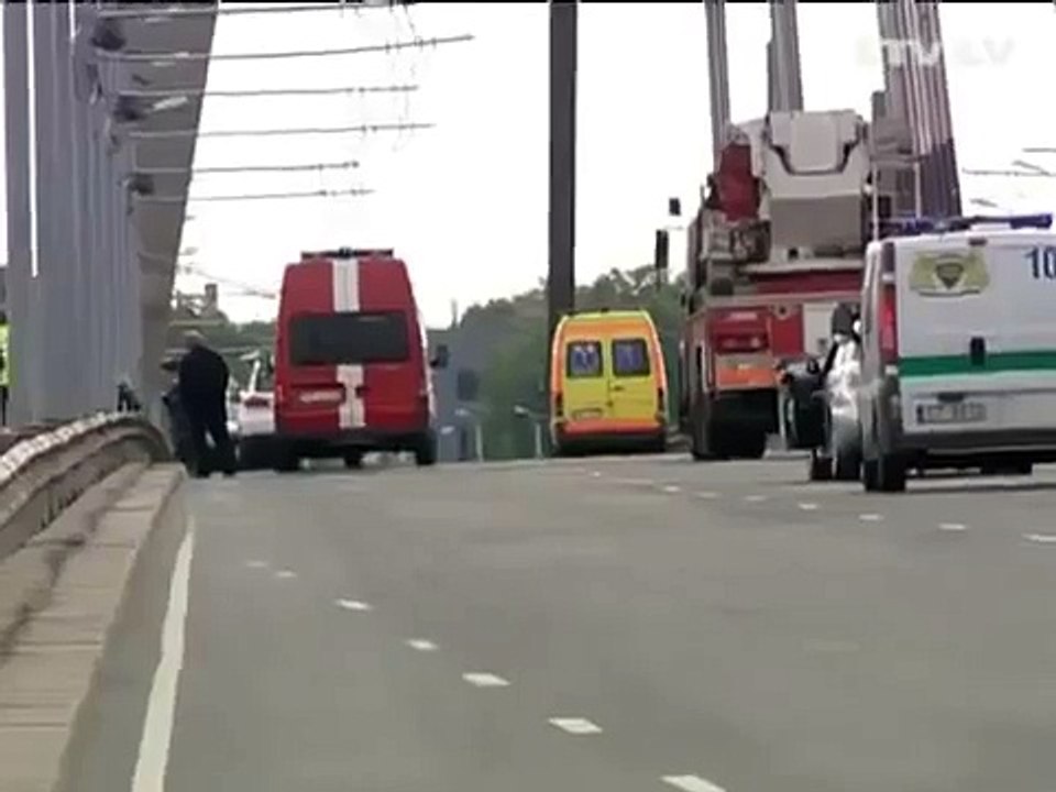 guy jumps off the bridge and die!!!