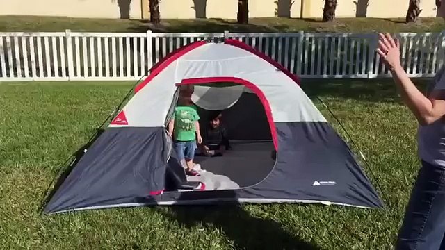 5 enfants sortent d'une tente = 5 chutes