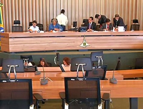 Jornal local: coletiva agnelo correio