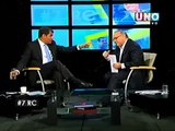 Rafael Correa - vapulea a periodista sobre la ley de comunicación #