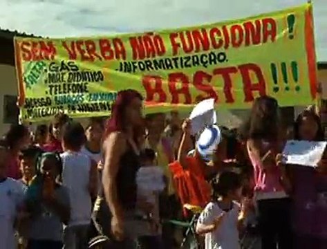 Jornal local: Manifestação escola
