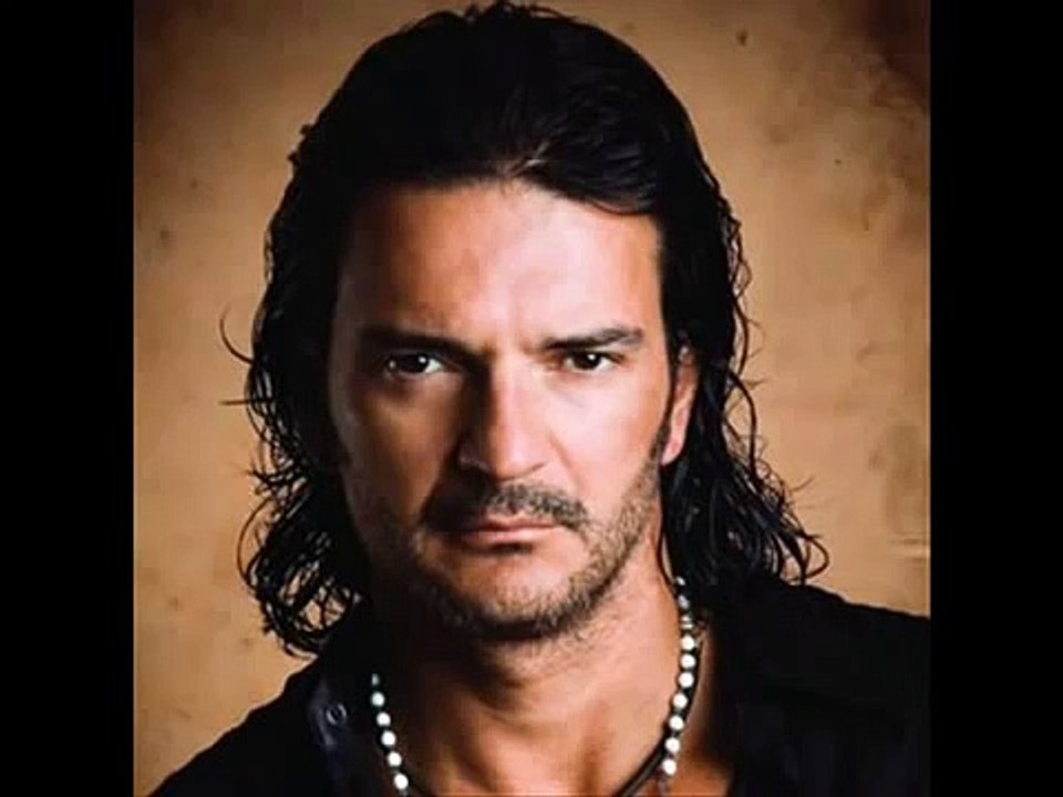 COMO DUELE. RICARDO  ARJONA