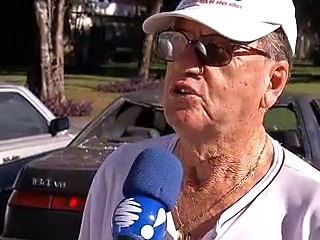 Jornal local: carros abandonados