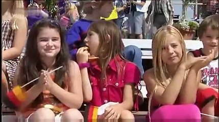 Vader Abraham - Das Lied der Schlümpfe ('t Smurfenlied) 2011