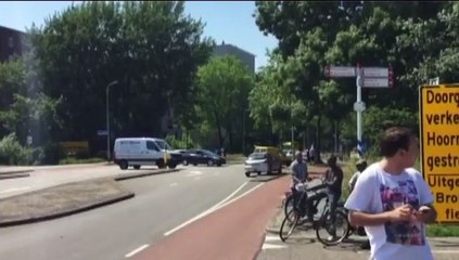 Automobilist mist brug en rijdt kanaal in - RTV Noord