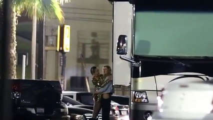 Miley Cyrus met des doigts à une mannequin Victoria's Secret!