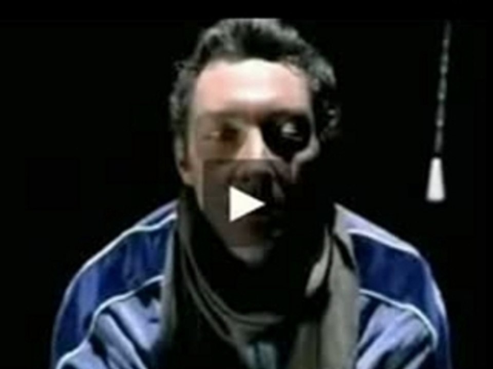 Video Clip-Fou Ta Cagoule-Michael Youn