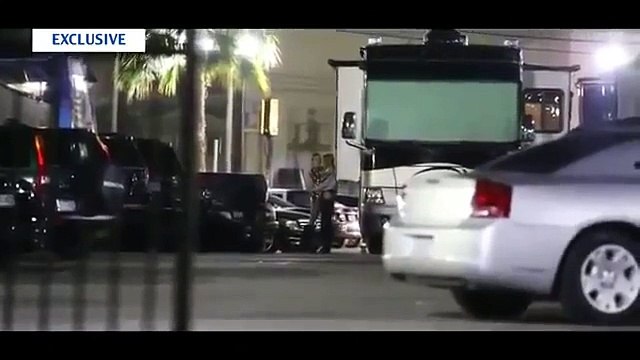 Miley Cyrus embrasse Stella Maxwell en pleine rue