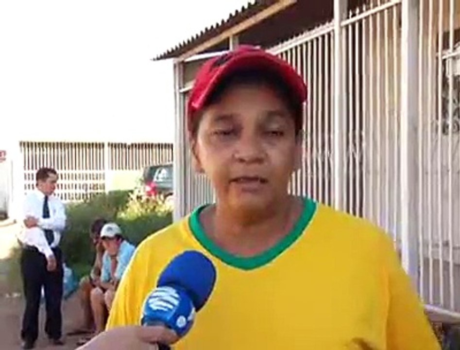 Jornal local: buraco improvisado