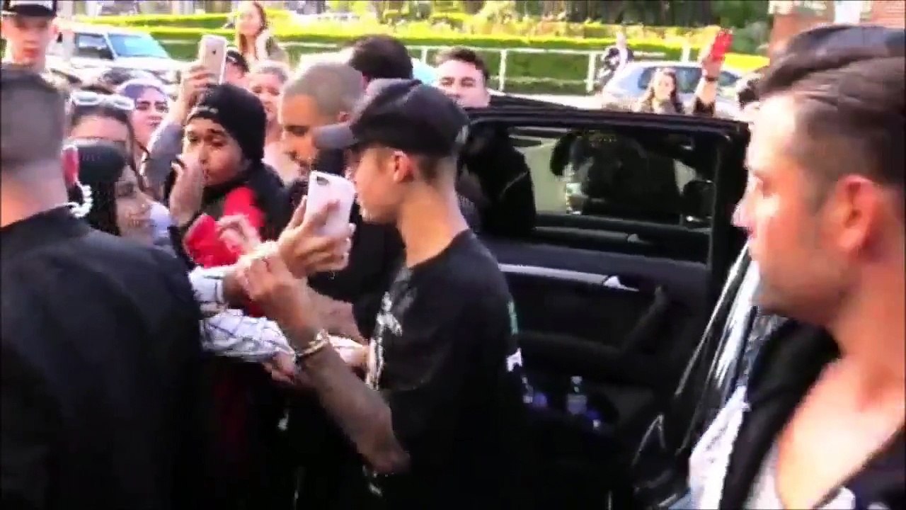 Justin Bieber meeting, kissing & hugging fans at his hotel in Sydney, Australia - July 1, 2015