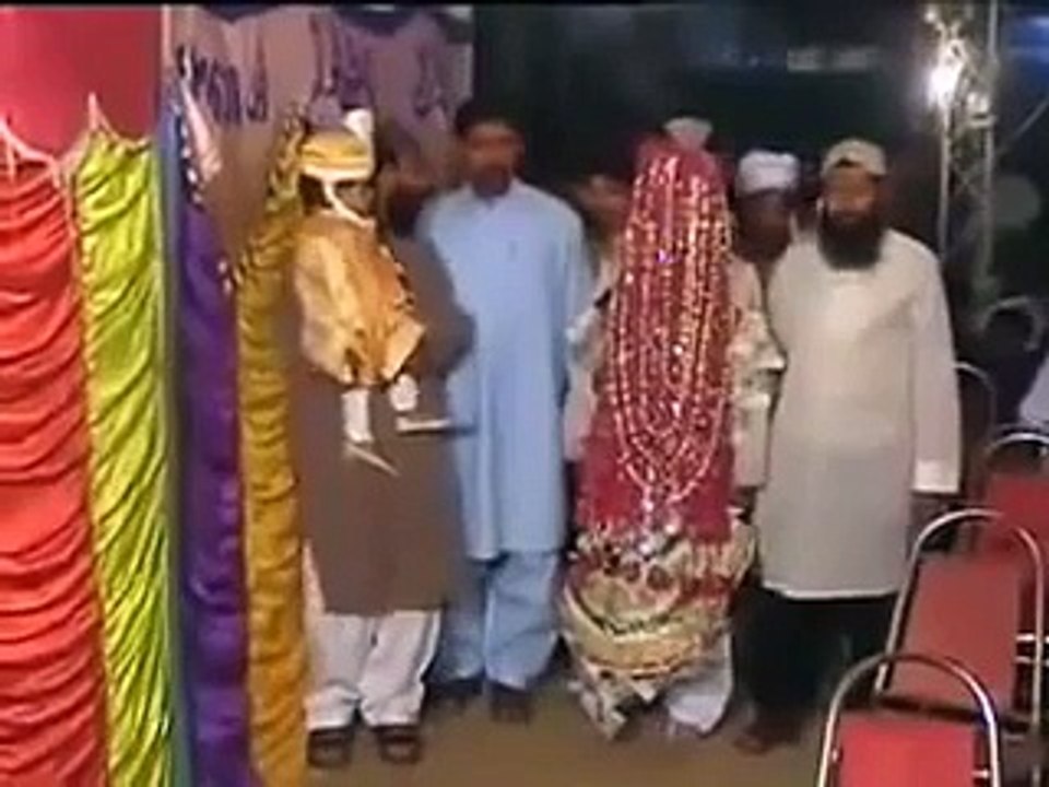 Funny Accident in Pakistani Wedding!