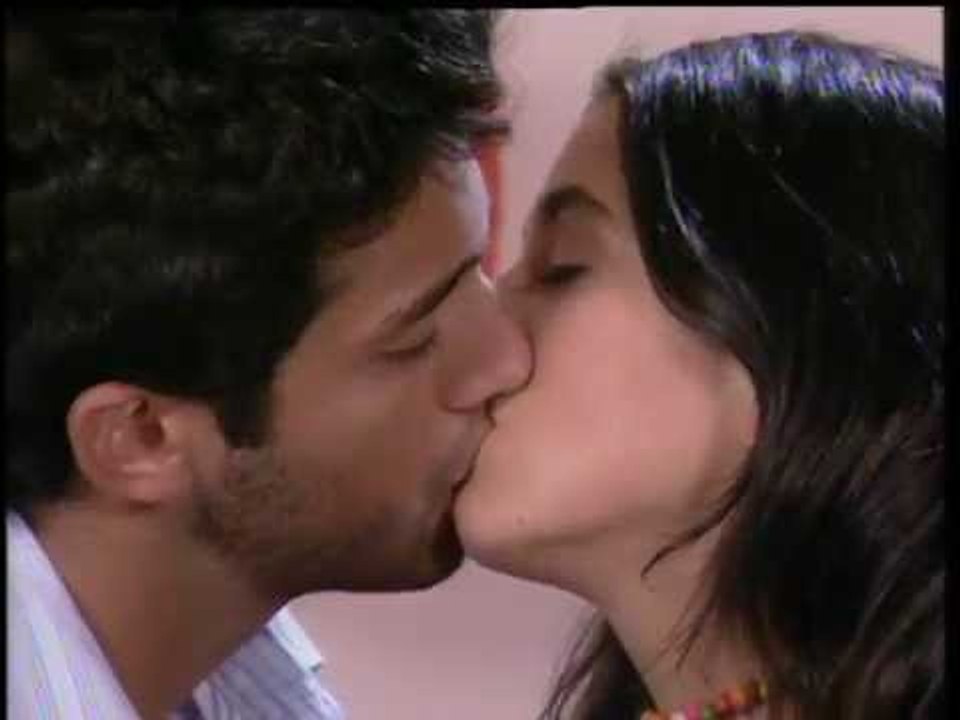 El Refugio oficial capítulo 18, besos prohibidos