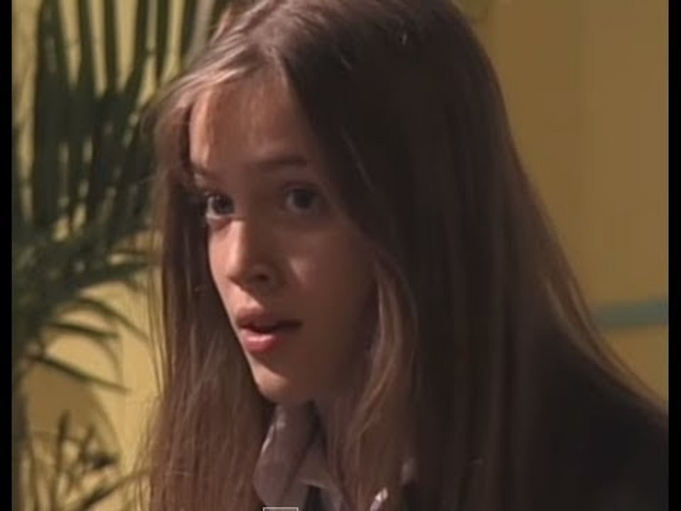 Rebelde Way I capítulo 30, abajo de la escalera