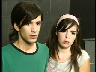 El Refugio oficial capitulo 25, encerrados en el baño