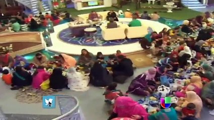 En un programa de televisión en Paquistán regalan bebés