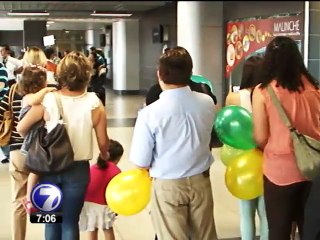 Llegada de grupo de africanos causó temor y confusión en el Juan Santamaría