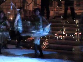 Asha Bhosle chante "Baithe Ghata Chhaye" dans "Carnet de Dubaï Hiver" (2011) de Gérard Courant