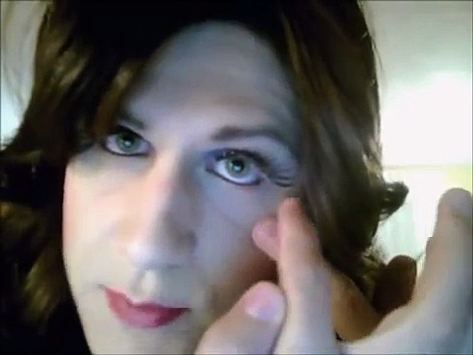 Crossdressing Tips for Beginners #5: Eyeliner