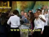 بالفيديو الرئيس السيسى ياخذ صوره سيلفى مع الشباب بنهايه مؤتمر شرم الشيخ 2015